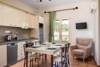 A kitchen or kitchenette at Liostasi