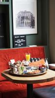 Eten bij of ergens in de buurt van het hotel

