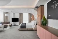 Hotel Zena Washington DCにあるテレビまたはエンターテインメントセンター