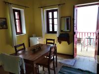 Posedenie v ubytovaní Anemos Guest House Karpathos