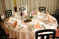 Reštaurácia alebo iné gastronomické zariadenie v ubytovaní Hotel Garcas