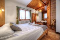 a bedroom with a large white bed in a room at Chalet-Hôtel de l&#39;Etape in Les Contamines-Montjoie