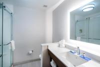 Holiday Inn Express & Suites Atlanta Airport NE - Hapeville by IHGにあるバスルーム