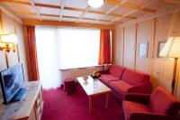 Televízia a/alebo spoločenská miestnosť v ubytovaní Hotel Latini