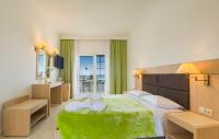 Postel nebo postele na pokoji v ubytování Halkidiki Palace