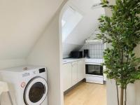 Kuchyň nebo kuchyňský kout v ubytování aday - Reberbansgade Apartment Suite