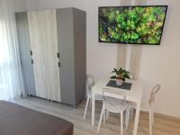 A television and/or entertainment centre at Pisztácia 2020 Apartman