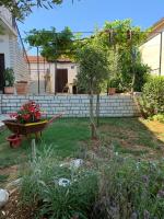 Zahrada ubytování Holiday Home Dorina
