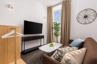 Televízia a/alebo spoločenská miestnosť v ubytovaní Apartments Harbour View