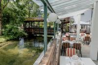 Reštaurácia alebo iné gastronomické zariadenie v ubytovaní Wohlfühlhotel Goiserer Mühle