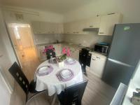 A kitchen or kitchenette at Einfamillienhaus
