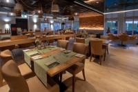 Un restaurante u otro lugar para comer en Hotel-Restaurant Termunterzijl