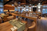 Un restaurante u otro lugar para comer en Hotel-Restaurant Termunterzijl