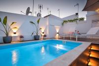 Bazén v ubytovaní Sweet Sevilla Suites alebo v jeho blízkosti