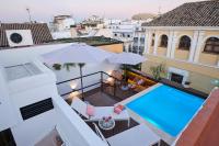 Bazén v ubytovaní Sweet Sevilla Suites alebo v jeho blízkosti