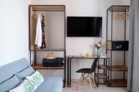 Televízia a/alebo spoločenská miestnosť v ubytovaní Sweet Sevilla Suites