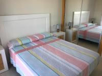 Posteľ alebo postele v izbe v ubytovaní Atico con piscina privada y vistas al mar