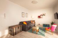 Posedenie v ubytovaní Paha-Paha Modern apartment with sea view, fast Wi-Fi, and free parking!