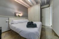 A bed or beds in a room at H2Granada en Centro Terraza-solarium & Parking