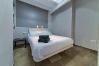 A bed or beds in a room at H2Granada en Centro Terraza-solarium & Parking