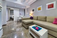 A seating area at H2Granada en Centro Terraza-solarium & Parking