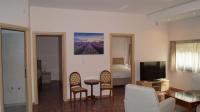 Televízia a/alebo spoločenská miestnosť v ubytovaní Luxury Apartment in Plaka - Acropolis (Lavender)