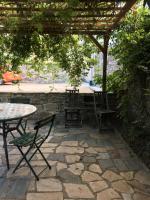a patio with a table and chairs under a pergola at Olive et Pomme in Bretteville