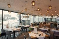 Reštaurácia alebo iné gastronomické zariadenie v ubytovaní Mountains Hotel