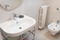 A bathroom at La Cava dei Sogni
