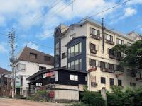 Myoko Kogen Accommodation Guide 2026: 12 Ski Stays Around Akakura, and How to Choose Between Whole Houses and Inns