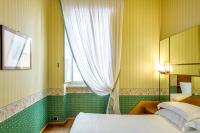 A bed or beds in a room at Hotel S. Anna