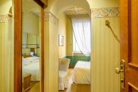 A bed or beds in a room at Hotel S. Anna