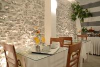 Reštaurácia alebo iné gastronomické zariadenie v ubytovaní Marie Palace
