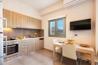 Kuchyň nebo kuchyňský kout v ubytování Sea View Luxury Apartments