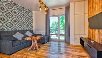 Televízia a/alebo spoločenská miestnosť v ubytovaní Apartament Garden z Sauną Holiday Mountain Residence - 5D Apartamenty