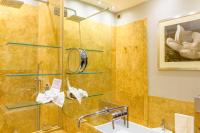 A bathroom at Hotel S. Anna