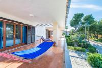 Vonkajšia záhrada v ubytovaní Villa Can Salom, villa for 8 at Mal Pas Beach
