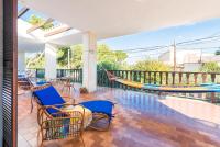 Bazén v ubytovaní Villa Can Salom, villa for 8 at Mal Pas Beach alebo v jeho blízkosti