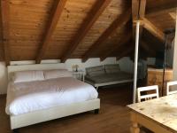 Posteľ alebo postele v izbe v ubytovaní Trento City Loft