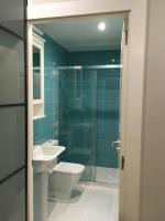 A bathroom at Studio 7calles, Casco Viejo. Bio