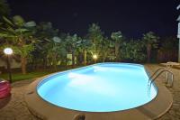 Bazén v ubytovaní Apartments Vila Marinela alebo v jeho blízkosti