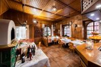 Restaurace v ubytování Hotel Cavallino Bianco - Weisses Roessl