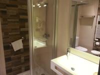 A bathroom at Hotel Porto Calpe