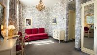 a living room with a red couch and a table at Hotel Principe in Venice