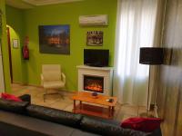 Telewizja i/lub zestaw kina domowego w obiekcie Apartamentos Dana Madrid