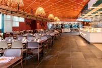 Ein Restaurant oder anderes Speiselokal in der Unterkunft U Splash Resort Eilat 