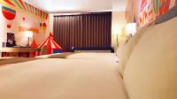 a hotel room with two beds and a table at Tsun Huang Hotel in Chiayi City