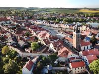 Nespecifikovaný výhled na destinaci Telč nebo výhled na město při pohledu z penzionu