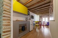 Kuchyňa alebo kuchynka v ubytovaní Largo di Torre Argentina Cozy Studio