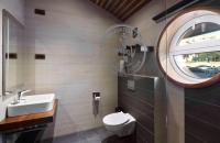 A bathroom at Vogue Boat Apartments